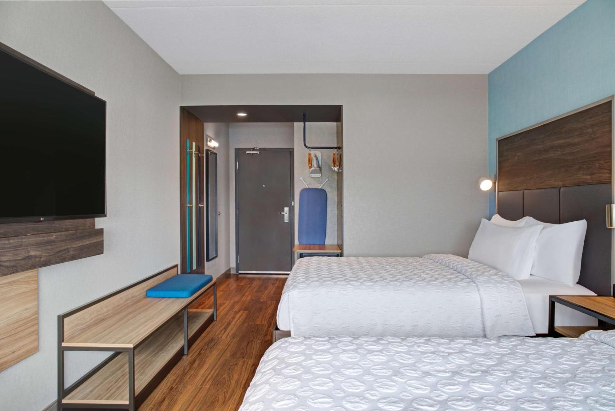 Tru By Hilton Toronto Airport West Hotel Mississauga Exterior photo