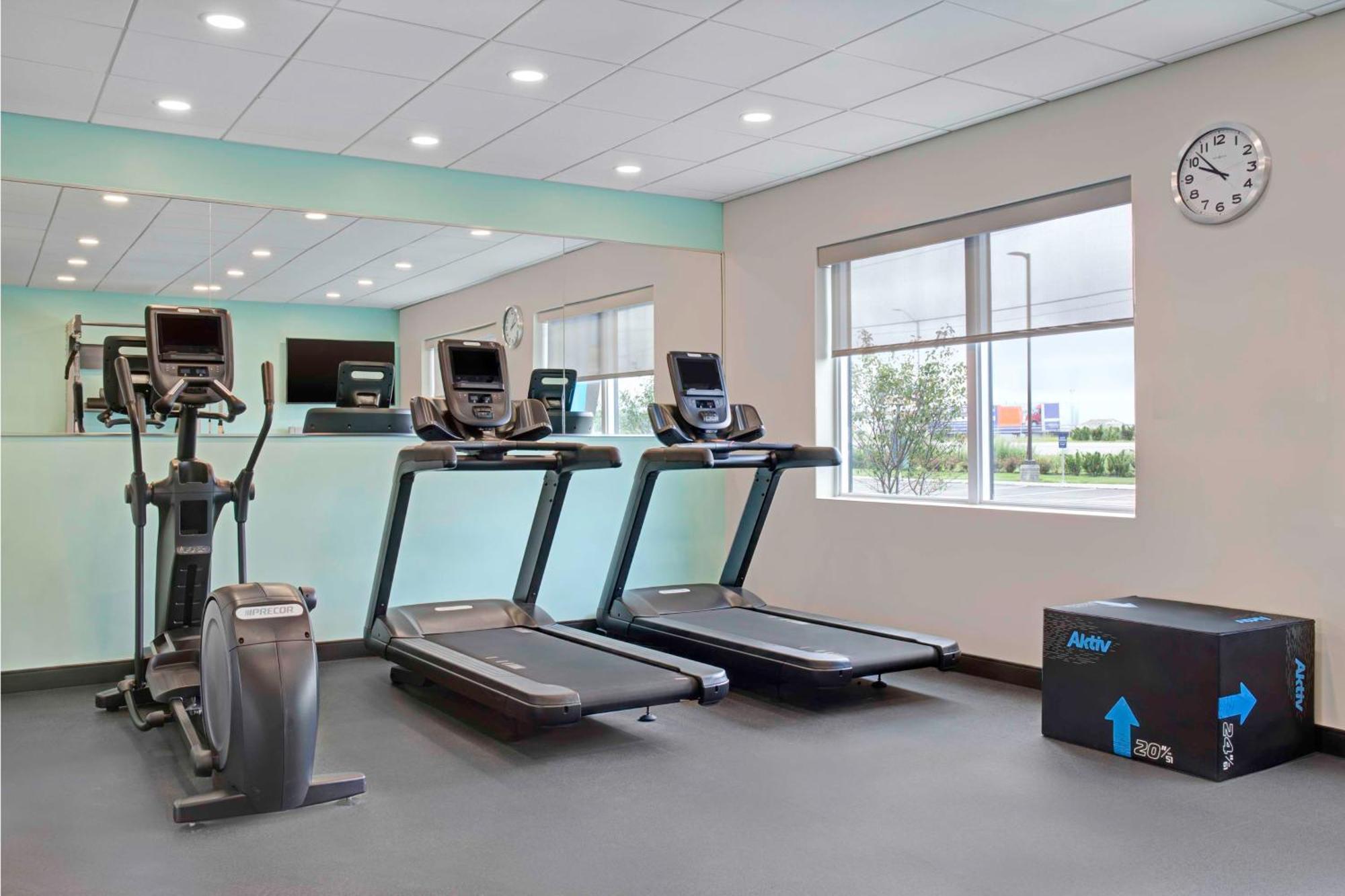 Tru By Hilton Toronto Airport West Hotel Mississauga Exterior photo